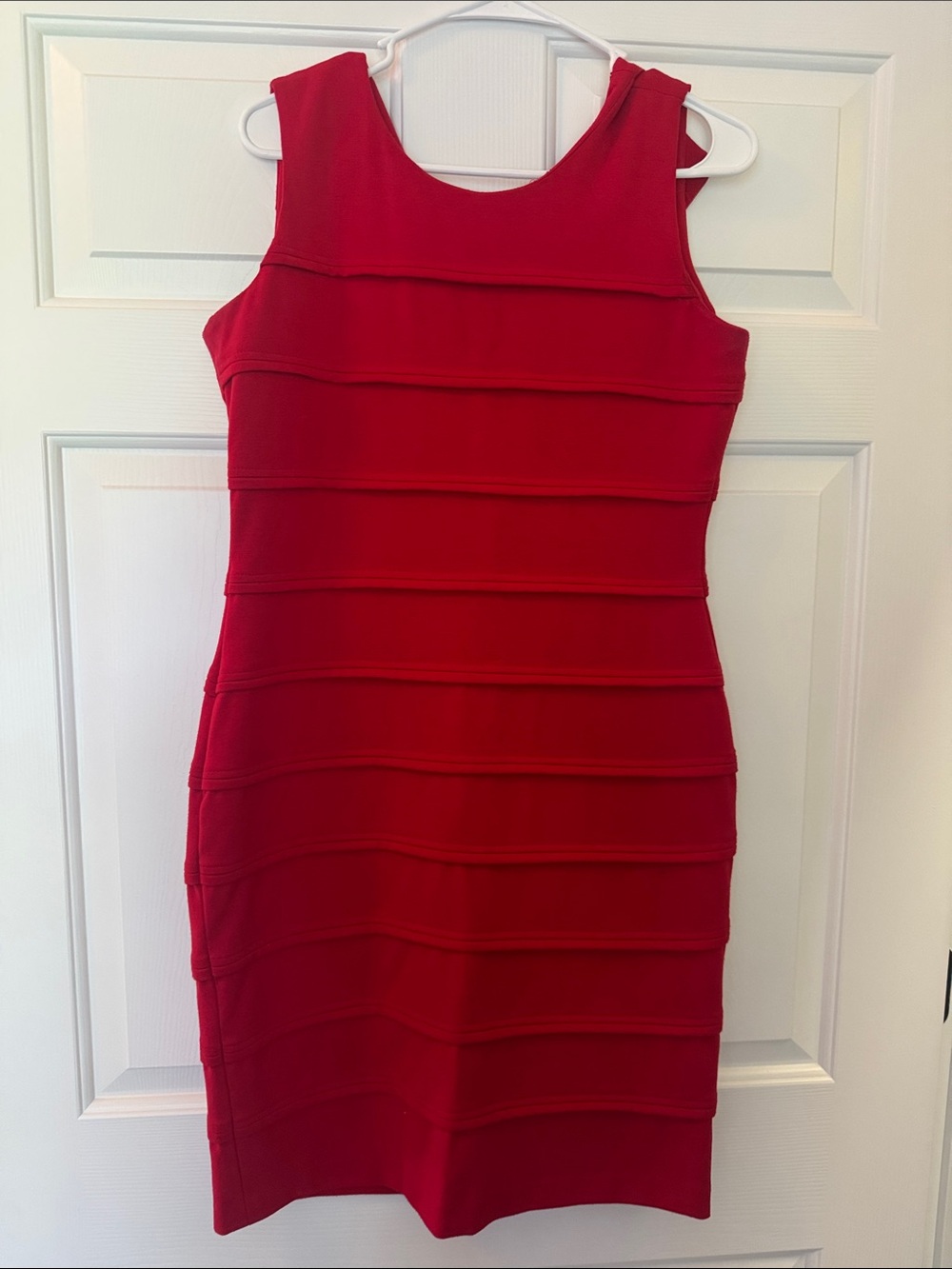 Woman’s Calvin Klein Red Sleeveless dress Beautiful Slimming Flattering size 10